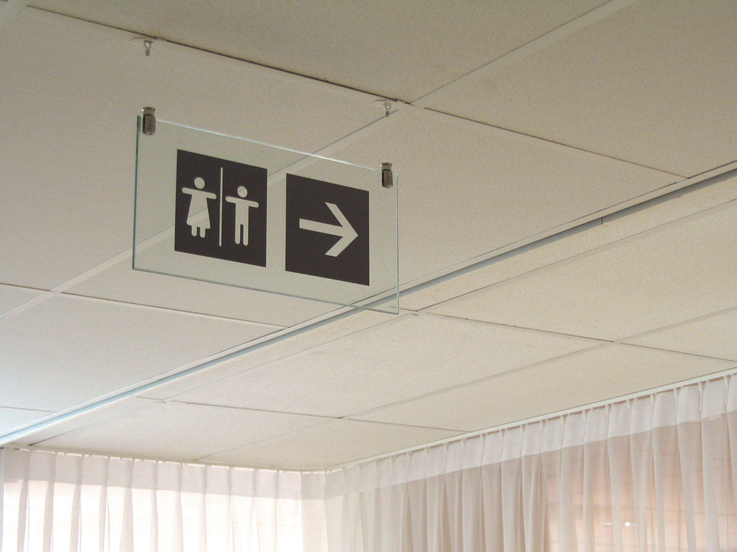 Glazen hangbord