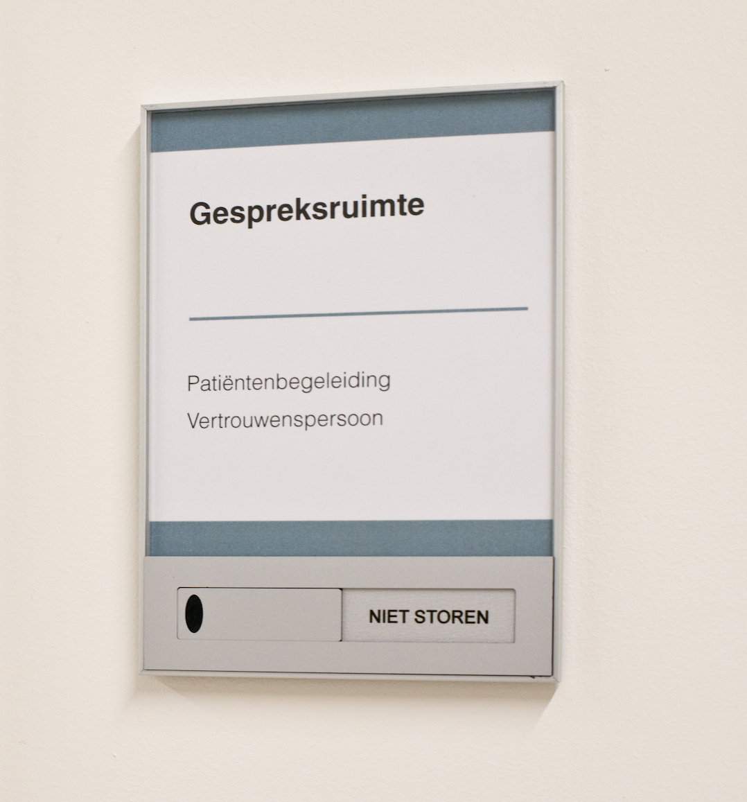 Norm deurhouder met vrij/niet storen schuif