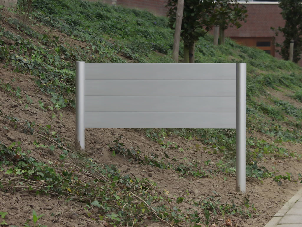 Outdoor Frame ø60, voorzien van tekstpanelen 100 mm hoog